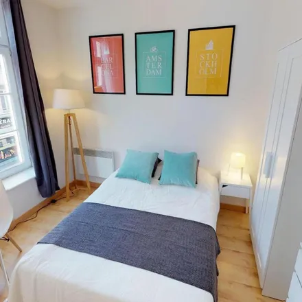 Rent this 5 bed apartment on 41 Rue d'Esquermes in 59000 Lille, France