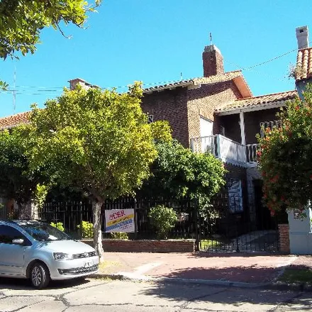 Buy this 3 bed house on Castellanos 3754 in La Lucila, Vicente López
