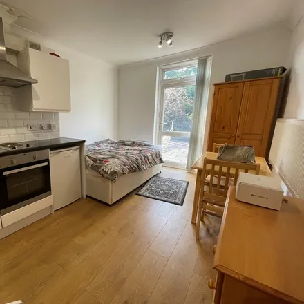 Rent this studio apartment on 5 Manstone Road in London, NW2 3XH