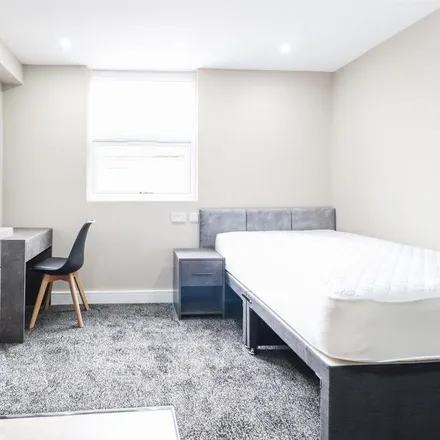 Rent this studio apartment on 63 King Richard Street in Coventry, CV2 4FU