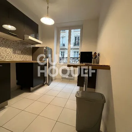 Rent this 2 bed apartment on 21 Avenue Daumesnil in 75012 Paris, France