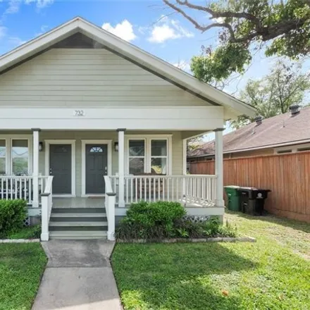 Rent this 2 bed house on 760 East 12½ Street in Houston, TX 77008