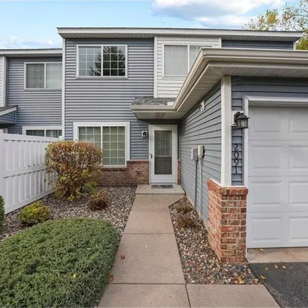 Image 2 - 2091 Gresham Avenue North, Oakdale, MN 55128, USA - Townhouse for sale
