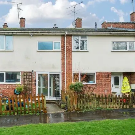 Buy this 3 bed townhouse on Aintree Close in Greenham, RG14 7TX