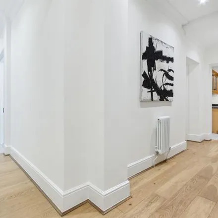 Rent this 2 bed townhouse on Montagu Square in London, W1H 2LG