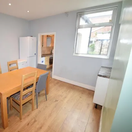 Rent this 4 bed townhouse on Cemetery Avenue in Sheffield, S11 8NT