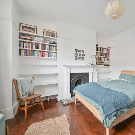 Image 4 - Wimbart Road, London, SW2 2AS, United Kingdom - Apartment for rent