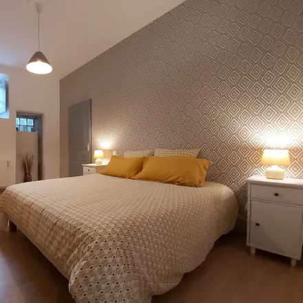 Rent this 2 bed apartment on 12200 Villefranche-de-Rouergue