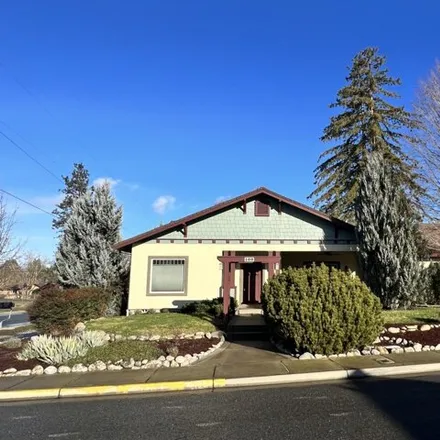 Buy this 3 bed house on 170 Lowe Court in Grants Pass, OR 97527