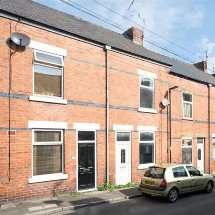 Rent this 2 bed townhouse on John Street in Chesterfield, S40 1DN
