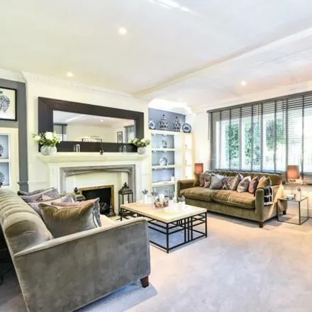 Rent this 3 bed townhouse on 1 Frognal Gardens in London, NW3 6XA
