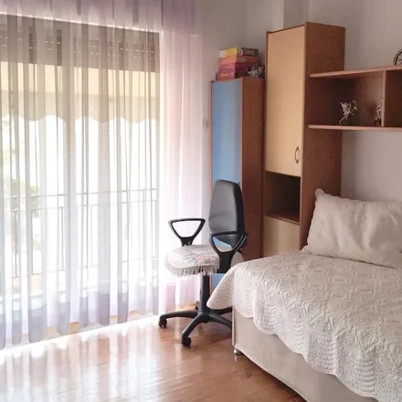 Rent this 2 bed apartment on National Bank of Greece in Σκενδεράνη, Nea Ionia
