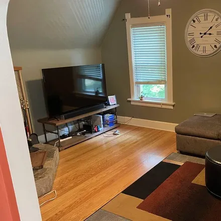 Rent this 1 bed house on Milwaukee