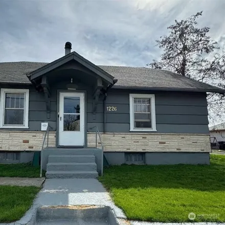 Buy this 2 bed house on 1226 Boyer Avenue in Walla Walla, WA 99362