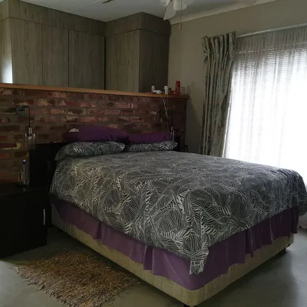 Rent this 3 bed apartment on Aquarius Avenue in Reyno Ridge, eMalahleni