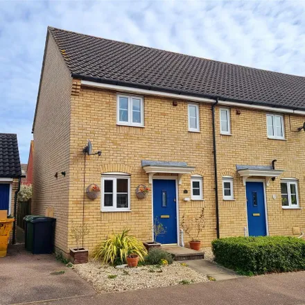 Rent this 2 bed townhouse on Wood Avens Way in Wymondham, NR18 0XP