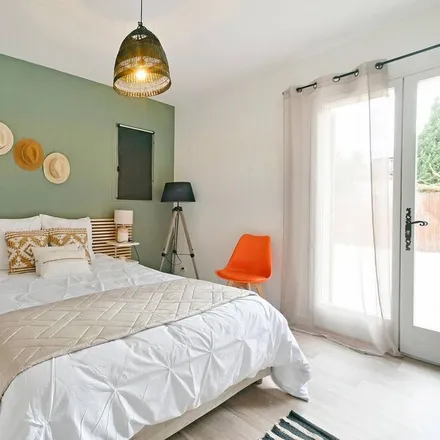 Rent this 3 bed house on Saint-Rémy-de-Provence - Les Longues in D 31, 13210 Saint-Rémy-de-Provence
