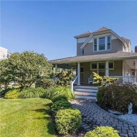 Image 7 - 95 Ocean Ave, Bay Shore, New York, 11706 - House for sale