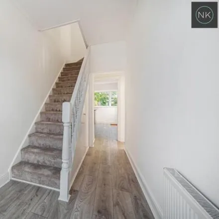 Image 9 - Primrose Road, London, E18 1BF, United Kingdom - Townhouse for sale