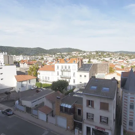 Rent this 5 bed apartment on 8 rue de l'Ecorchade in 63400 Chamalières, France