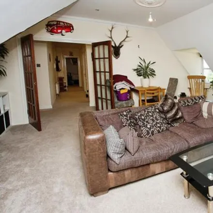 Image 4 - Winsor Court, The Hillway, Chandler's Ford, SO53 2PJ, United Kingdom - Apartment for sale