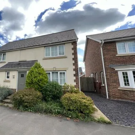 Buy this 4 bed house on Gipsy Lane in Llanfoist, NP7 9FE