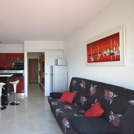 Image 5 - 83230 Bormes-les-Mimosas, France - Apartment for rent