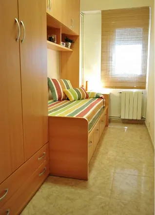 Rent this 3 bed room on Carrer de l'Encarnació in 212-202, 08001 Barcelona