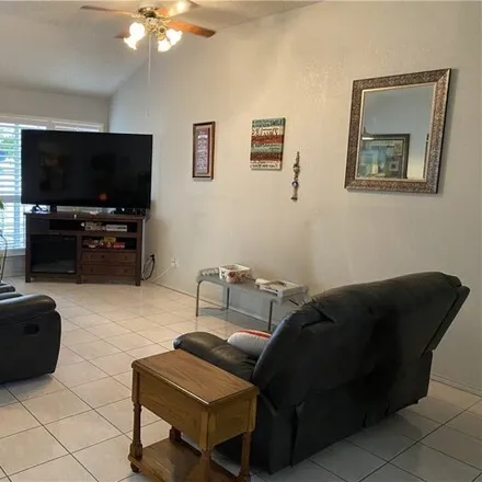 Image 3 - 2106 E 29th St, Mission, Texas, 78574 - House for sale