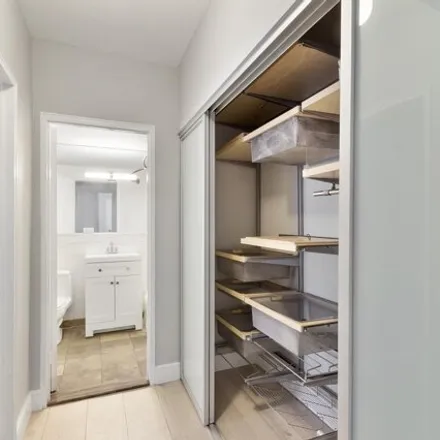 Image 7 - 136 East 76th Street, New York, NY 10021, USA - Apartment for sale