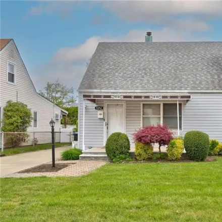 Buy this 4 bed house on 1252 Waverly Street in Hewlett, NY 11557