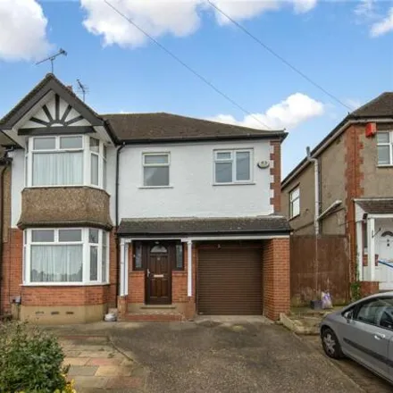 Buy this 4 bed duplex on Somerset Avenue in Luton, LU2 0TG