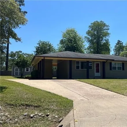 Rent this 3 bed house on 2186 Lakeview Lane in Pineville, LA 71360