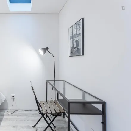 Rent this 5 bed room on Rua de Pedro Ivo in 4200-239 Porto, Portugal