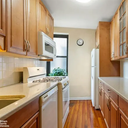 Image 2 - 100 -11 67TH RD 614 in Forest Hills - Apartment for sale
