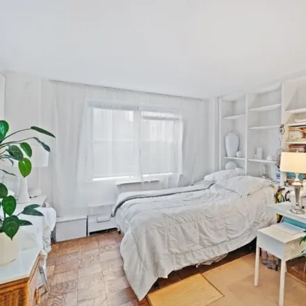 Image 5 - 333 East 79th Street, New York, NY 10075, USA - Apartment for sale