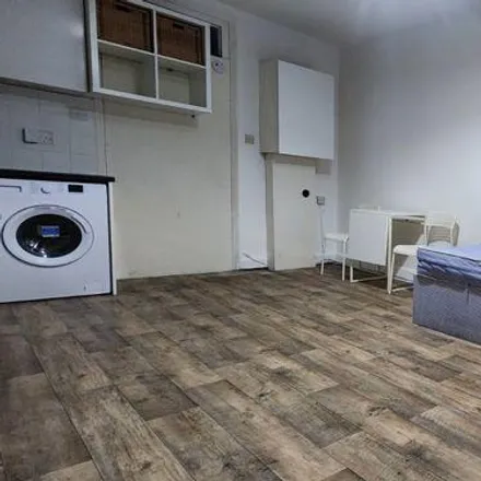 Rent this studio apartment on 106-108 Myddleton Road in London, N22 8NQ