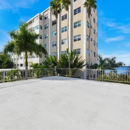 Image 2 - 1900 Clifford Street, Fort Myers, FL 33901, USA - Condo for sale