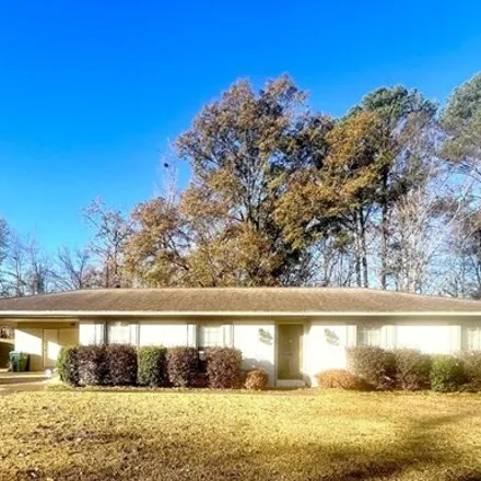 Buy this 3 bed house on 866 Windsor Drive in Grenada, MS 38901