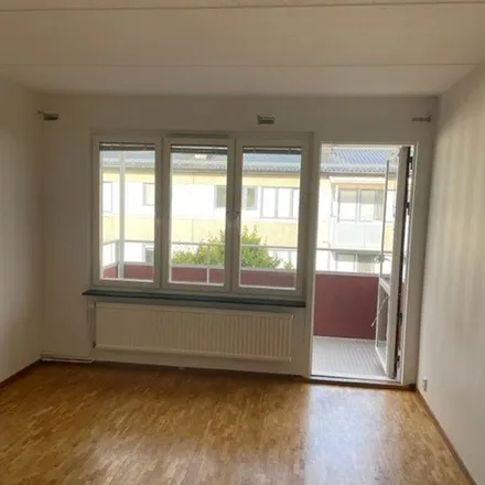 Rent this 4 bed apartment on Fyrklöversgatan 68 in 417 21 Gothenburg, Sweden