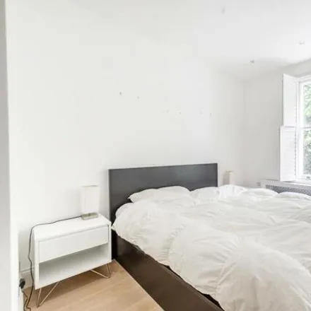 Image 2 - 24 Eardley Crescent, London, SW5 9UP, United Kingdom - Apartment for sale