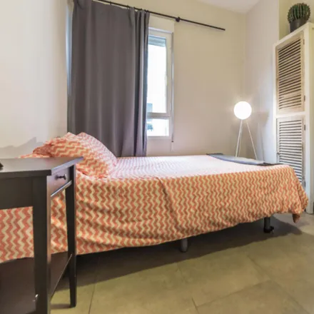 Rent this 4 bed room on Carrer dels Nocturns in 46002 Valencia, Spain