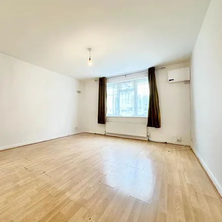 Image 2 - 40 Lichfield Grove, London, N3 2JH, United Kingdom - Apartment for rent