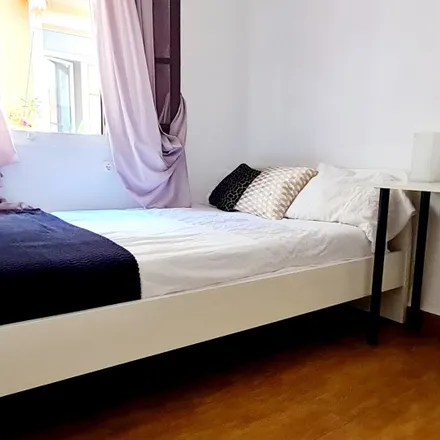 Rent this 4 bed room on Carrer del Bany in 46001 Valencia, Spain