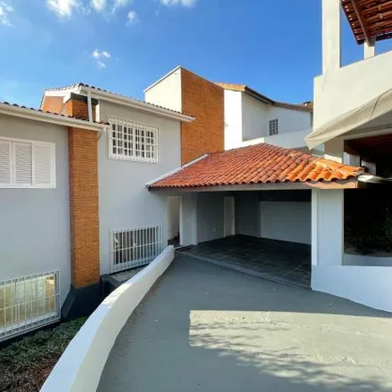 Rent this 3 bed house on Avenida Estácio de Sá in Granja Viana II Gl. 4 e 5, Cotia - SP