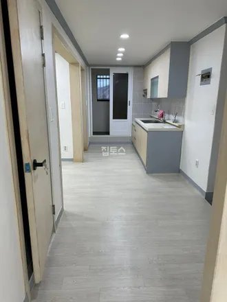 Rent this 2 bed apartment on 서울특별시 강남구 역삼동 685-4
