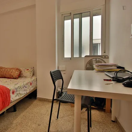 Rent this 4 bed room on Avinguda de Blasco Ibáñez in 79, 46021 Valencia