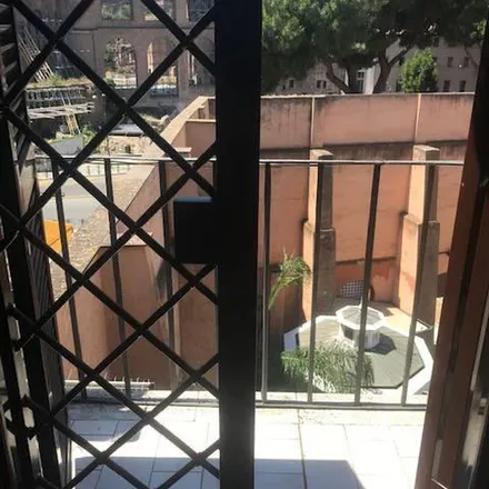 Image 3 - Via del Colosseo 16, 00184 Rome RM, Italy - Apartment for rent