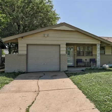 Buy this 3 bed house on 1154 North Norman Avenue in Moore, OK 73160