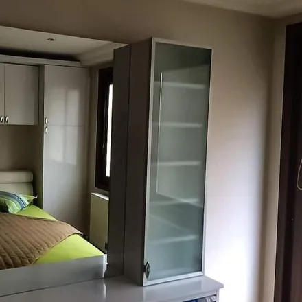 Rent this 2 bed house on İstanbul Arel Üniversitesi Tepekent Kemal Gözükara Yerleşkesi in Erguvan Sokağı 26, 34537 Büyükçekmece